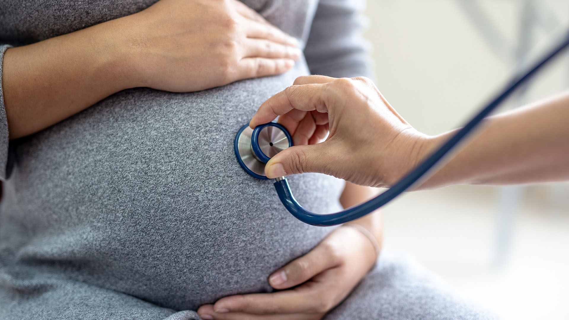 Doctor checking pregnant woman